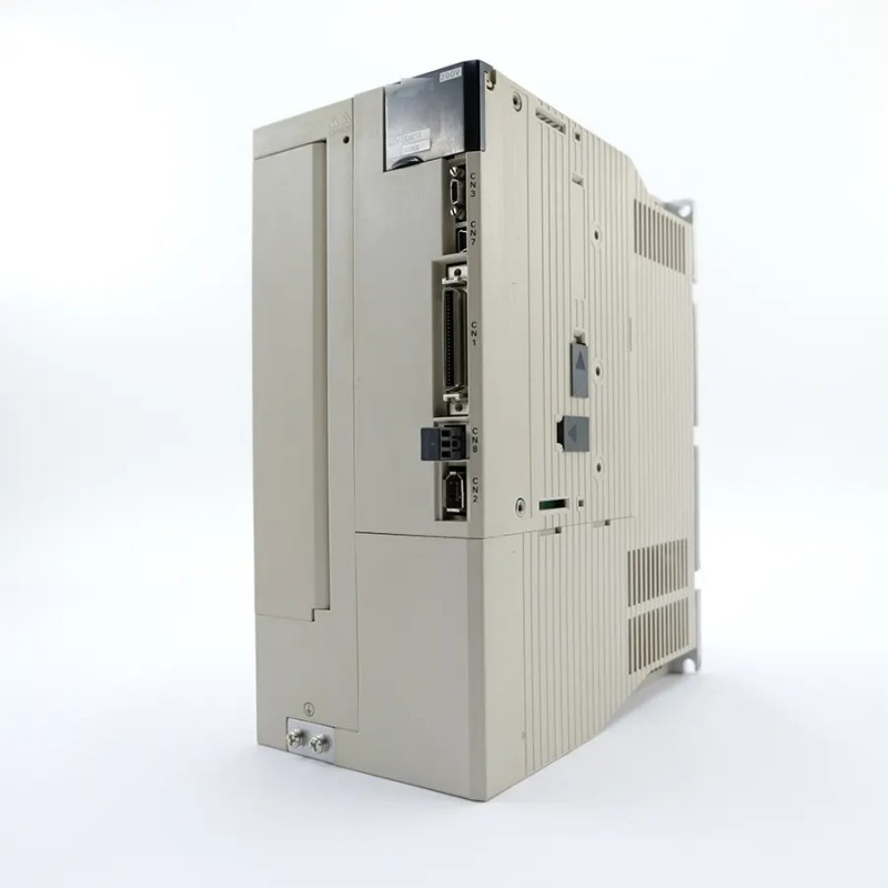 NEW YASKAWA AC servo drive SGD
