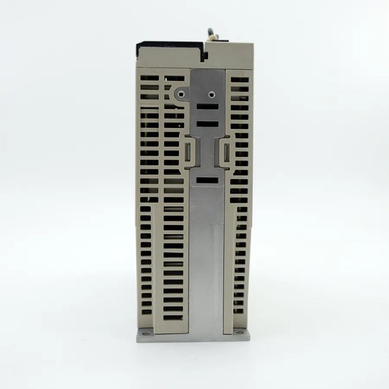 Original sgd7s7r6a00a002 amplifier Yaska